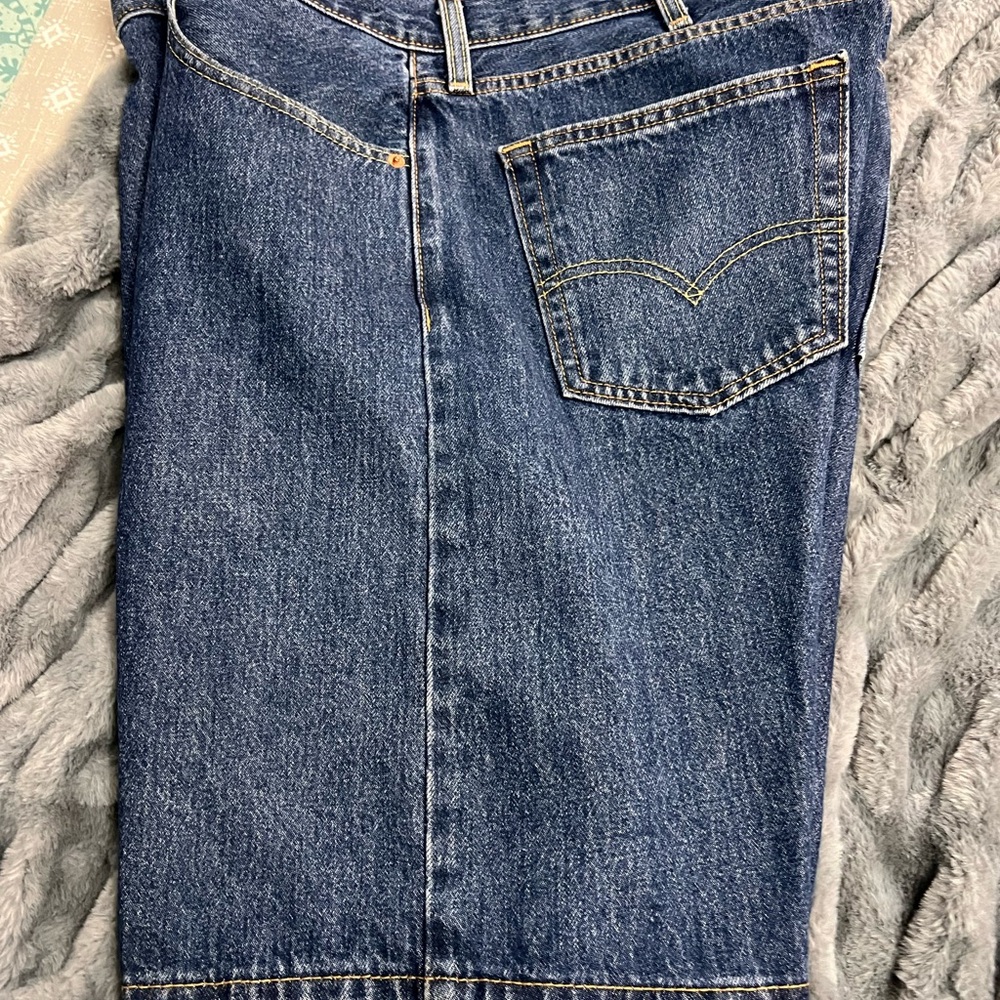 Like New Men’s Levi’s Blue Denim Shorts - Picture 3 of 8